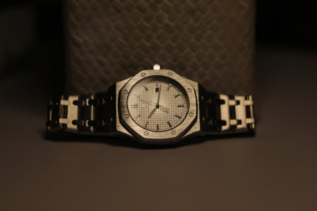 Bartlett 1954 Serov with a white dial on its silver bracelet, front view against a dark background