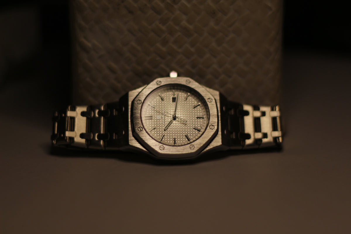 Bartlett 1954 Serov with a white dial on its silver bracelet, front view against a dark background