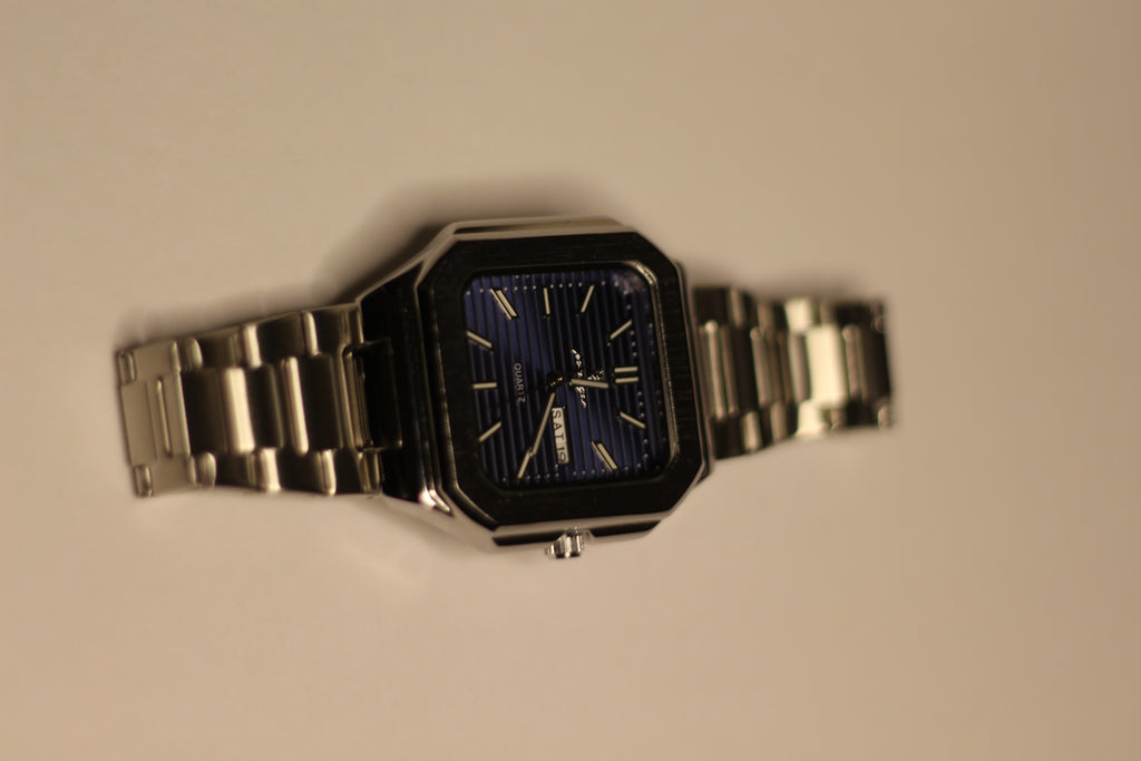 Bartlett 1954 Novella, square case and blue dial on a steel bracelet, side view